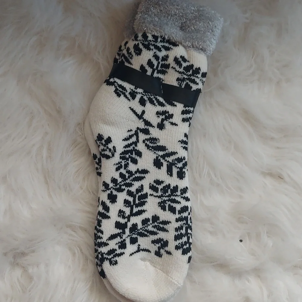 MinxNY Women's Double Layer Shea Butter & Cinnamon Infused Slipper Socks - OS